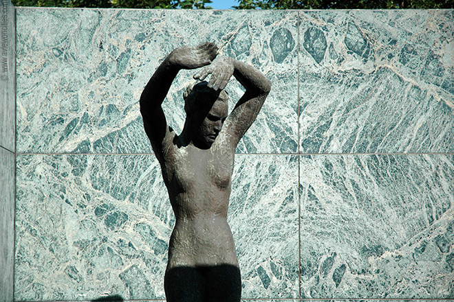 Barcelona Pavilion Statue
