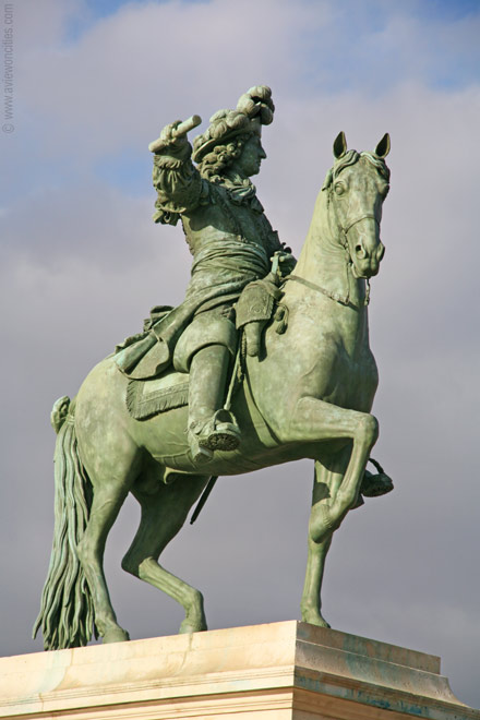 Louis Xiv Statue