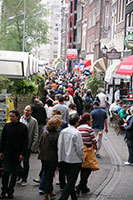 Crowds at the Bloemenmarkt in Amsterdam