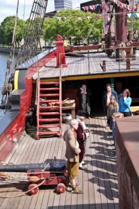 The deck of the VOC Amsterdam, Scheepvaartmuseum