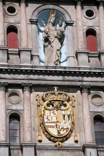 Statue of Mary and coat of arms on the front facade of the Antwerp City Hall