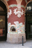 One of the pillars of the Palau de la Musica Catalana