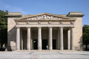 Neue Wache, Unter den Linden