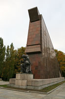 Red marble wall, Soviet War Memorial