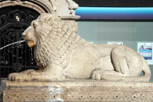 Lion sculpture, Lion Fountain Vörösmarty Square