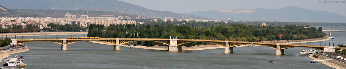Wide view of the Margaret Bridge