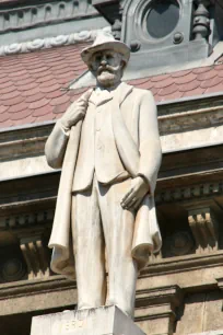 Statue of Giuseppe Verdi on the Opera House in Budapest