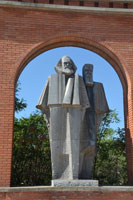 Karl Marx and Friedrich Engels, Memento Park