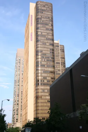 McClurg Court Apartments, Chicago