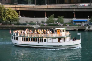 Chicago River boat tours