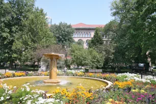 Fountain in Chicago's Washington Square Park