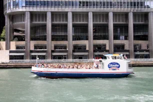 Chicago's little lady boat tours