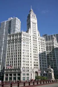 Michigan Avenue Bridge in front of the Wrigley Building, Chicago