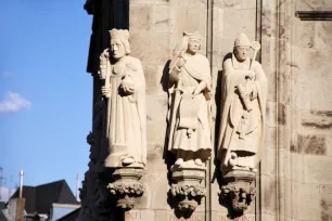 Statues on the Ratsturm in Cologne
