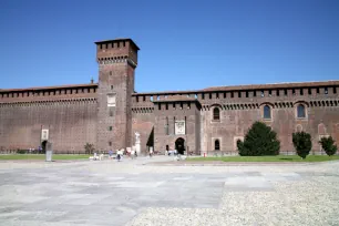 Torre di Bona seen from Piazza d'Armi, Sforzesca Castle