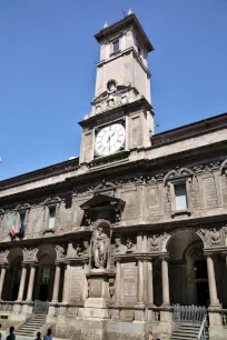 Torre del Comune, Palazzo dei Giureconsulti, Piazza Mercanti