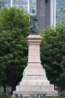 Monument to Queen Victoria on Square Victoria