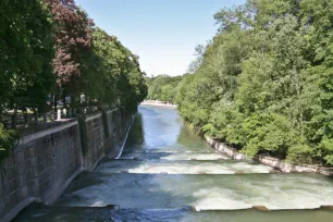 Fishing the evening rise on the beautiful river Isar in Munich 