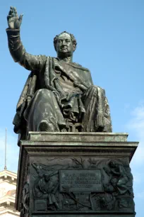 Maximilian I Joseph statue, Max-Joseph-Platz