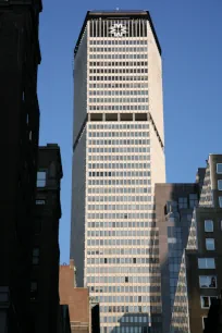 Side view of the MetLife Building in New York City
