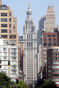 Manhattan Municipal Building seen from Chambers Street