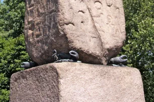 The crabs of Cleopatra's Needle in New York City