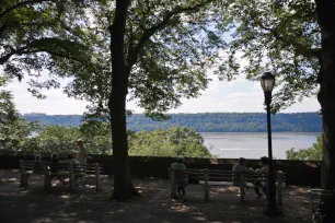 Lookout over the Hudson River in Fort Tryon Park, New York City
