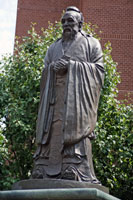 Statue of Confusius in Chinatown, New York