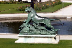 statue of a tiger overpowering a crocodile, Tuileries, Paris
