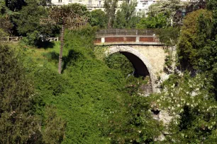 Suicide bridge in the Parc des Buttes-Chaumont