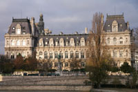 Side view of the Hotel de Ville in Paris