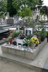 Tomb of Serge Gainsbourg, Montparnasse Cemetery