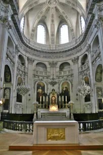 Altar and apse of the Saint-Paul-Saint-Louis church in Paris