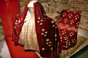 Coronation dress, Livrustkammaren