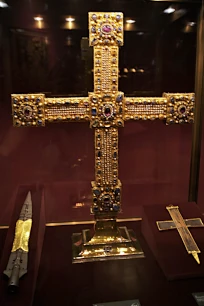 Parts of the Holy Lance and Holy Cross, Schatzkammer, Vienna